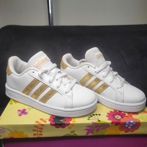 Like new girl toddler Adidas!!